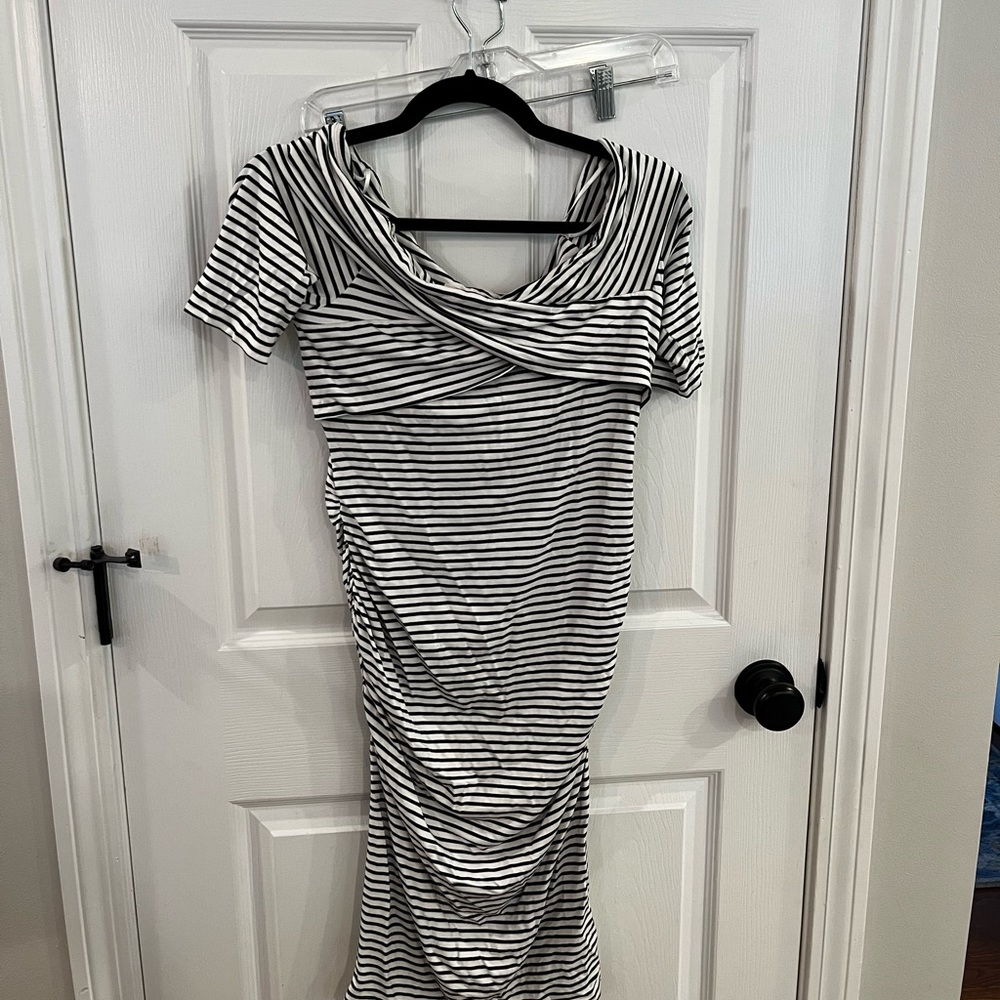 Luxe Essential Apparel black, maternity body con dress, size SM , black&white
